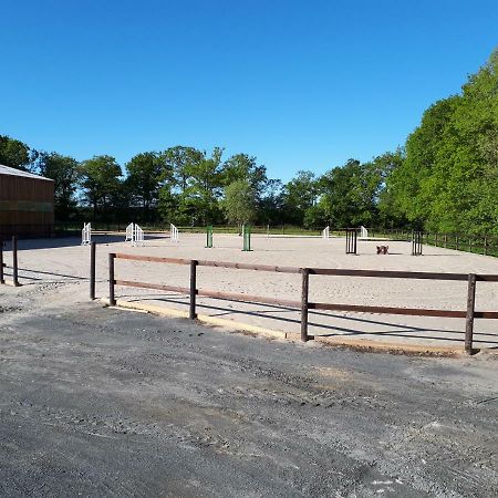 Gite Du Haras De Vales Moult Bagian luar foto