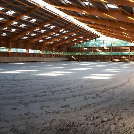 Gite Du Haras De Vales Moult Bagian luar foto